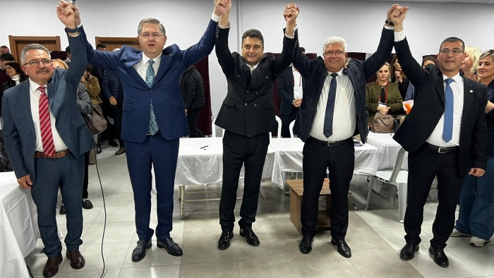 YENİ PARTİ’DE ÜYELER ‘KURUCU İL BAŞKANI BALKANLI İLE YOLA DEVAM’ DEDİ